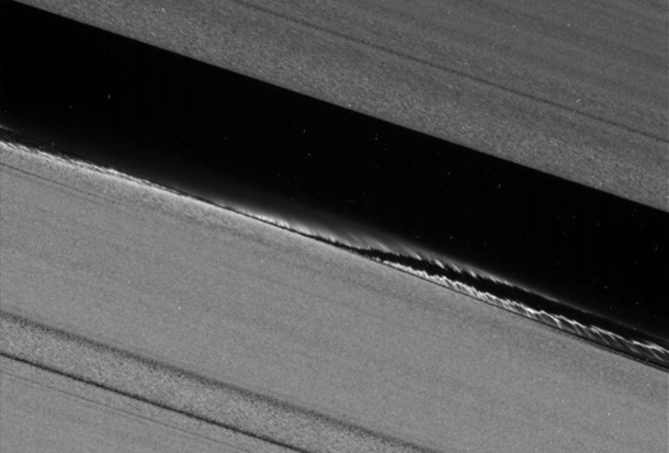 Cassini сделал удивительную фотографию колец Сатурна