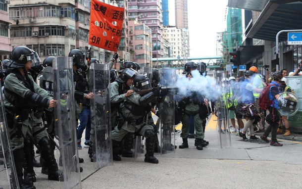 Пекин готовит армию. Кровавые протесты в Гонконге