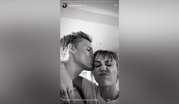 Майли Сайрус закрутила роман с австралийским певцом