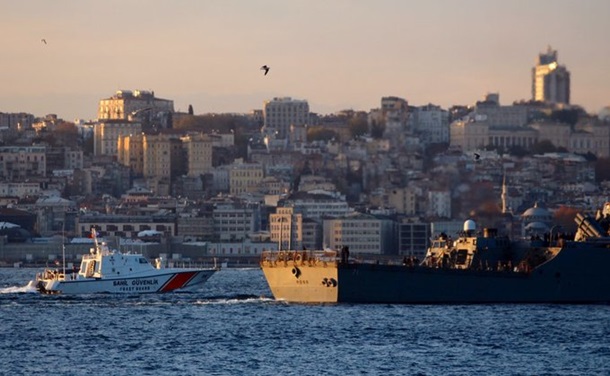 Эсминец США зашел в Черное море