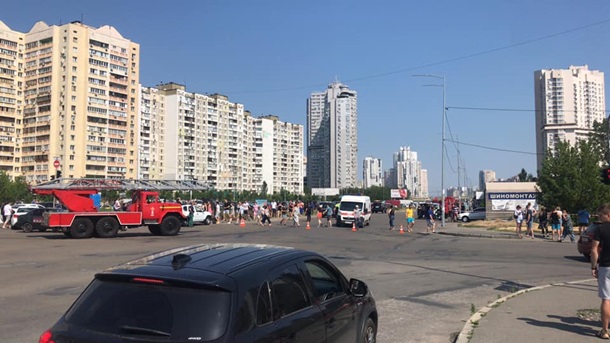 Взрыв в киевской многоэтажке: под завалами ищут людей Взрыв в киевской многоэтажке: под завалами ищут людей