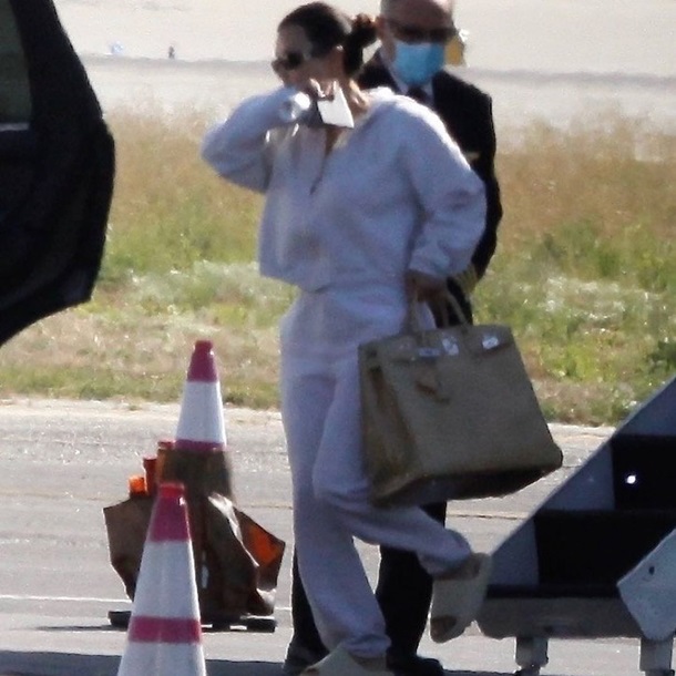 \"Сильно обидел\": Ким Кардашьян вернулась домой без мужа. ФОТО \"Сильно обидел\": Ким Кардашьян вернулась домой без мужа. ФОТО