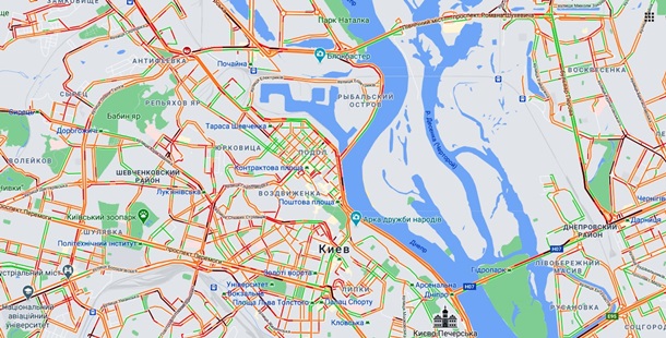 Киев остановился в пробках из-за снегопада, не прекращающегося более 30 часов. Фото