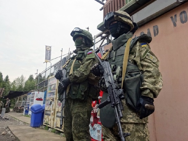 Японцы играют в войну на Донбассе