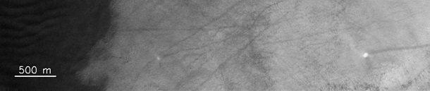 На Марсе сняли гигантские смерчи На Марсе сняли гигантские смерчи