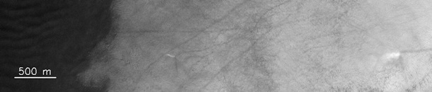 На Марсе сняли гигантские смерчи На Марсе сняли гигантские смерчи