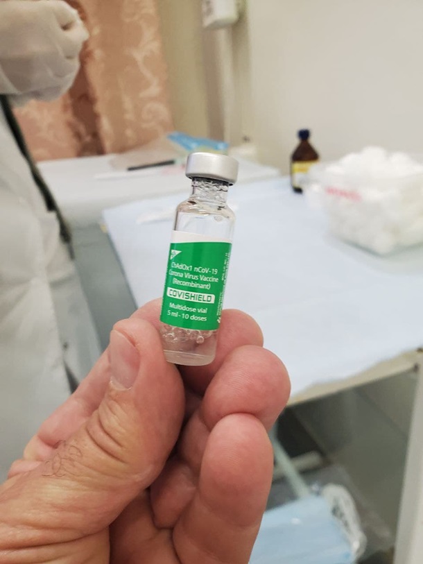 Комаровский сделал прививку от коронавируса