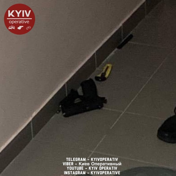 Житель Киева открыл стрельбу из окна жилого дома
