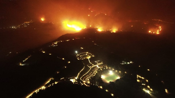 Греция горит. Пожары выходят из-под контроля. Что происходит?