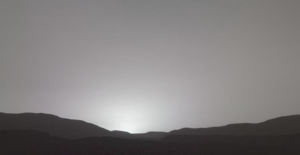 Марсоход прислал снимок солнечного заката на Красной планете