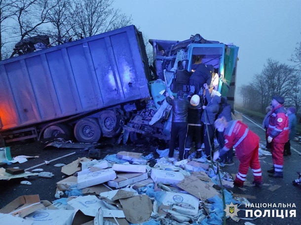 Под Николаевом в ДТП с участием двух грузовиков погиб человек