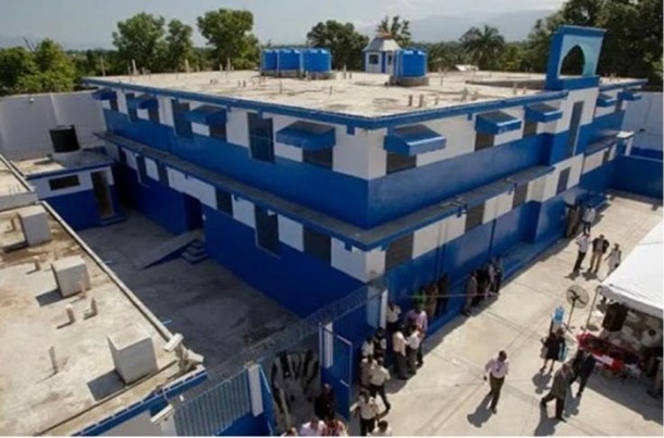 В Гаити при попытке побега из тюрьмы погибли 10 человек