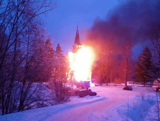 В Финляндии на Рождество сгорела старинная церковь