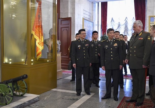 Новая эра. Встреча Путина и министра обороны Китая