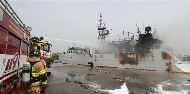 У берегов Южной Кореи загорелось российское судно