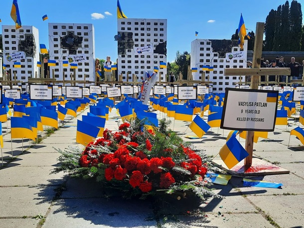Послу РФ в Варшаве помешали возложить венок на кладбище советских воинов