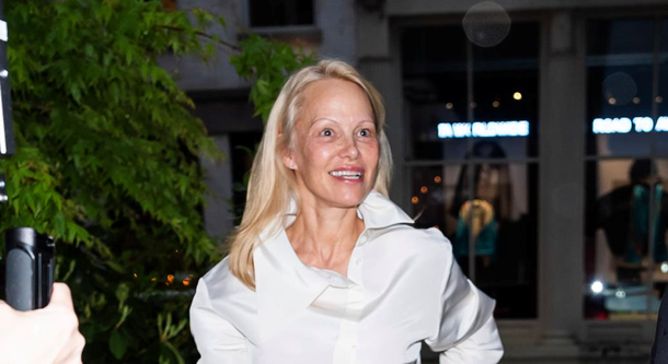 Памела Андерсон вийшла в світ без макіяжу Памела Андерсон вийшла в світ без макіяжу