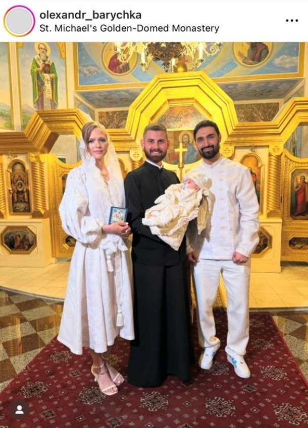 Козловський похрестив сина і вперше показав його обличчя Козловський похрестив сина і вперше показав його обличчя