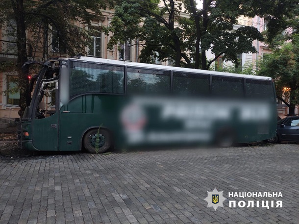 У центрі Одеси чоловік підпалив квестовий автобус У центрі Одеси чоловік підпалив квестовий автобус