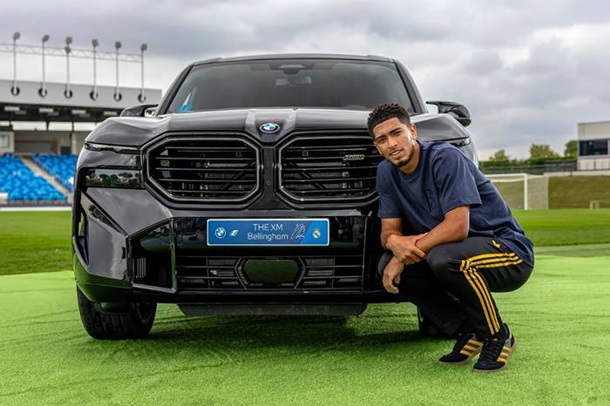 Украинский футболист получил авто от BMW Украинский футболист получил авто от BMW