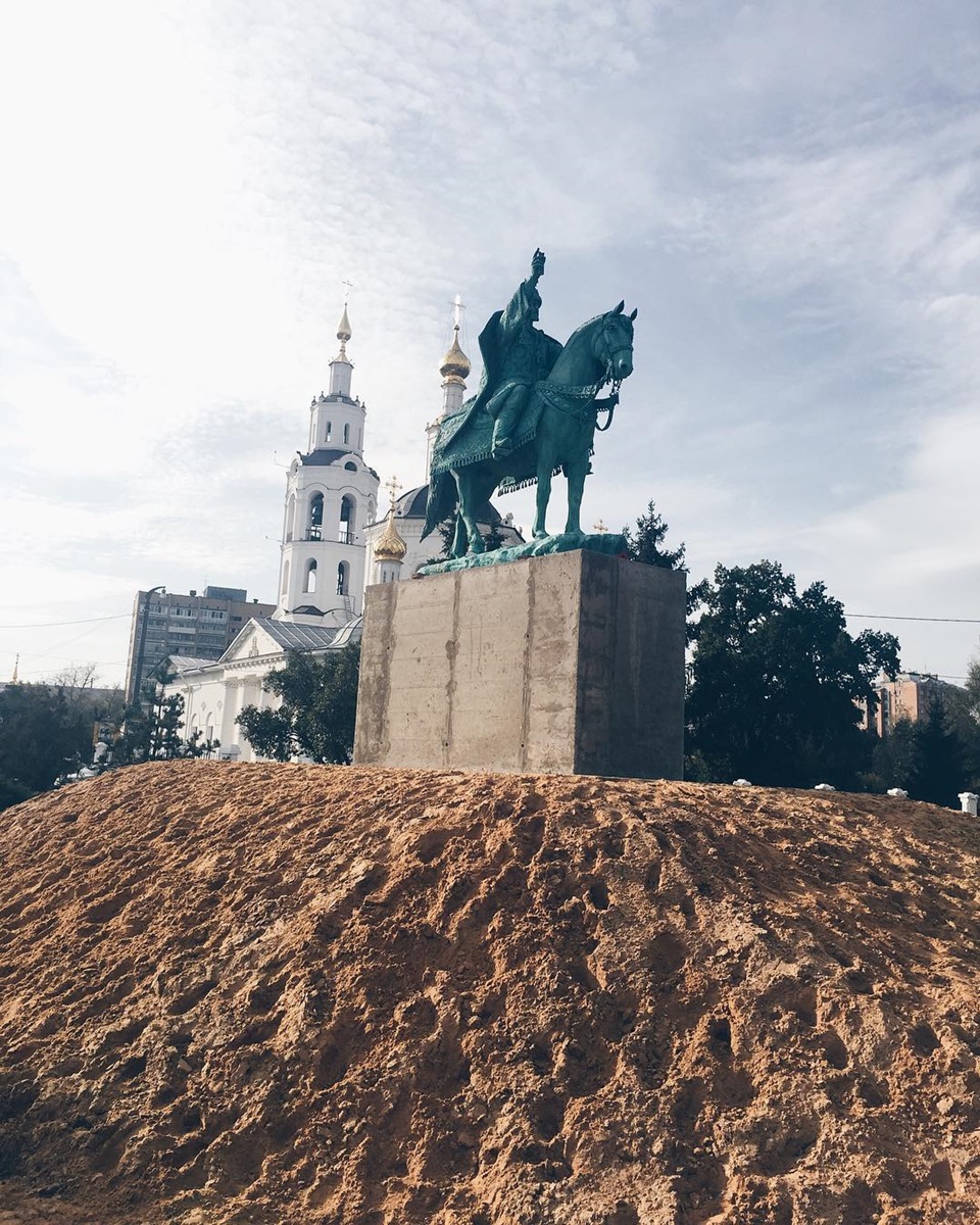 Памятник грозному в орле. Памятник Ивану Грозному. Памятник Ивану Грозному в Орле. Памятник Ивану Грозному Орел 2016. Памятник Ивану 4 в Орле.