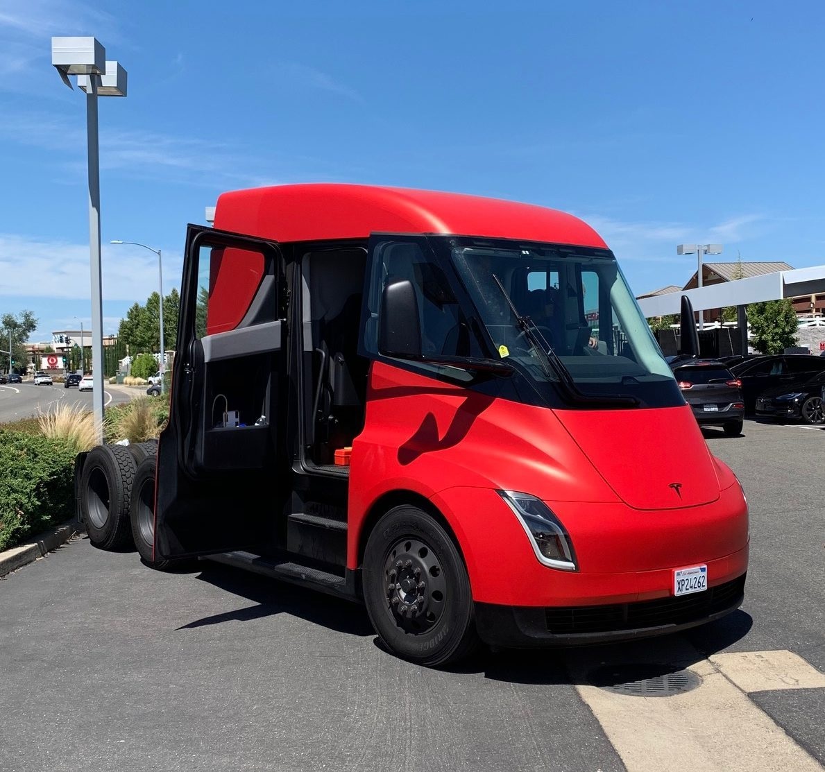 В США заметили тестовый прототип тягача Tesla Semi