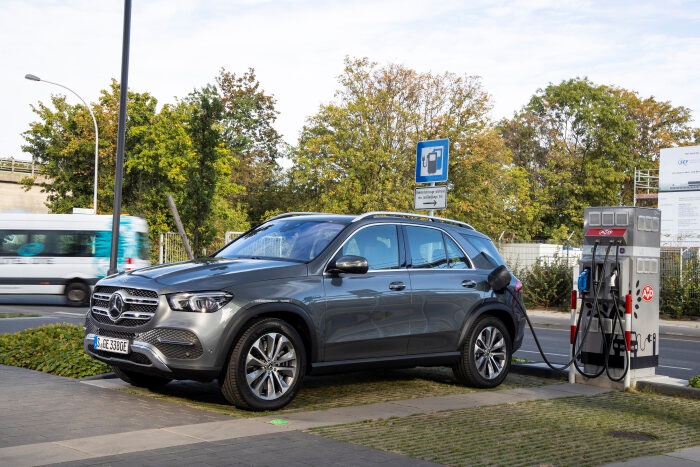 Mercedes-Benz рассекретила гибридные GLE и GLC