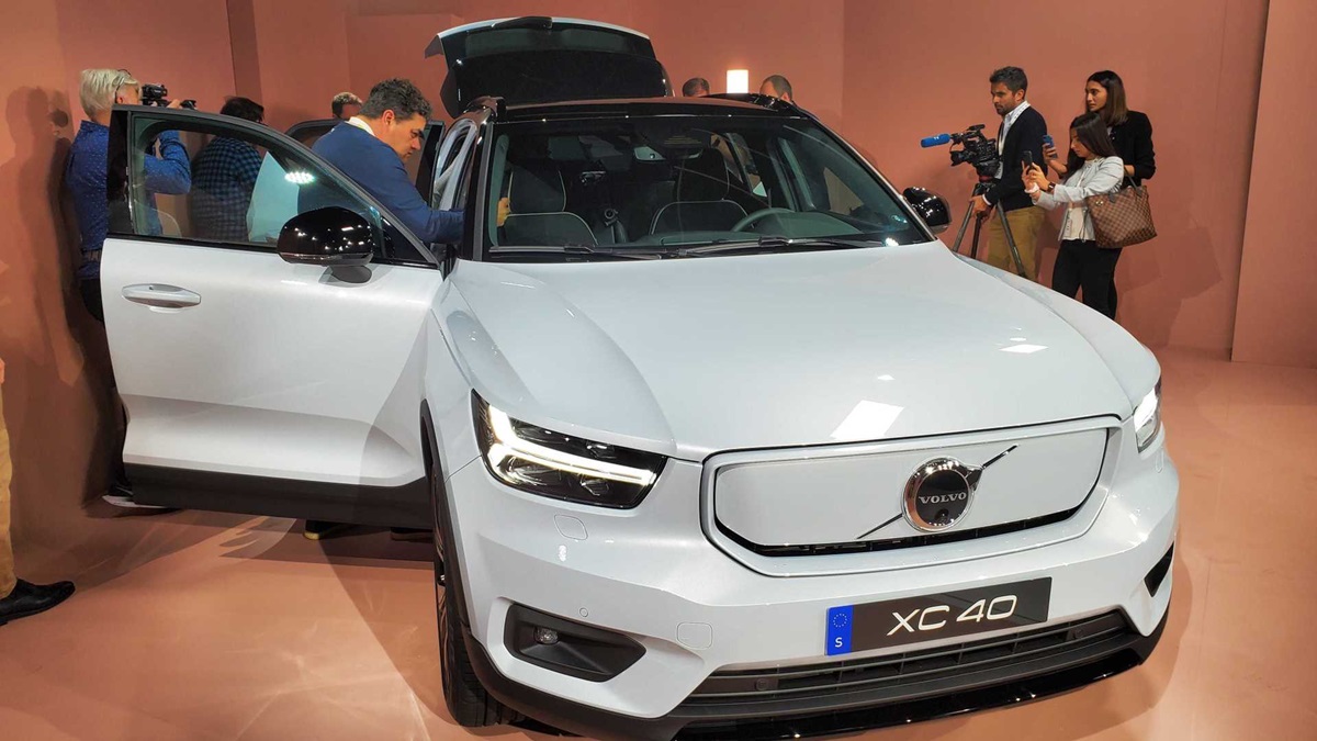 Volvo представила первый электромобиль XC40 Recharge