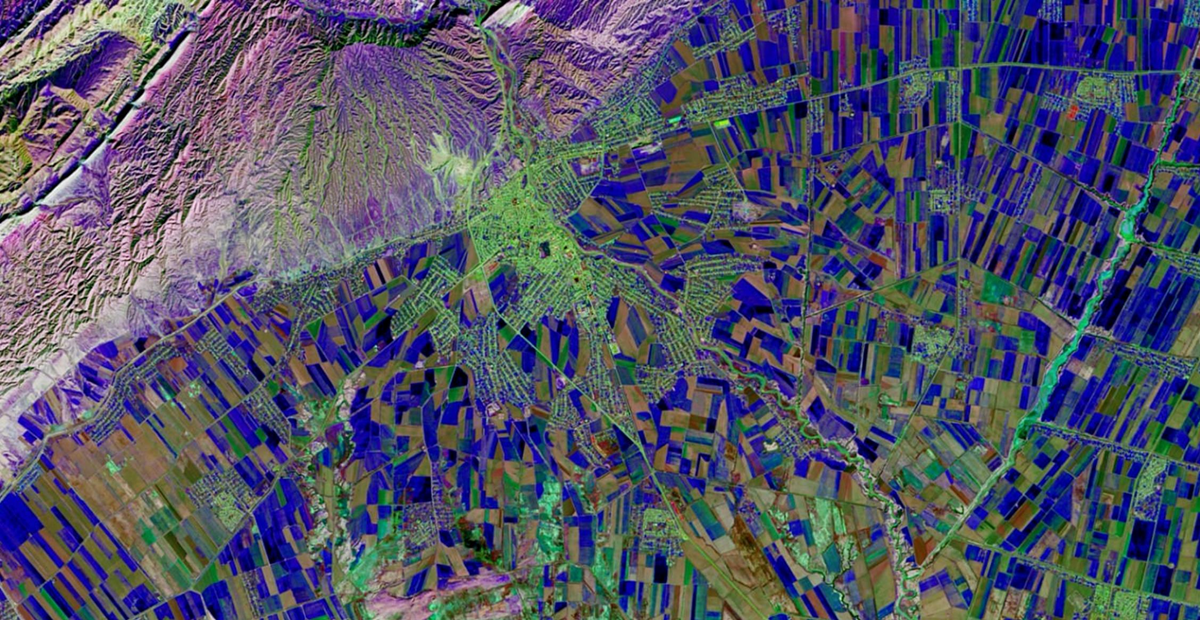NASA показало Землю в инфракрасном цвете
