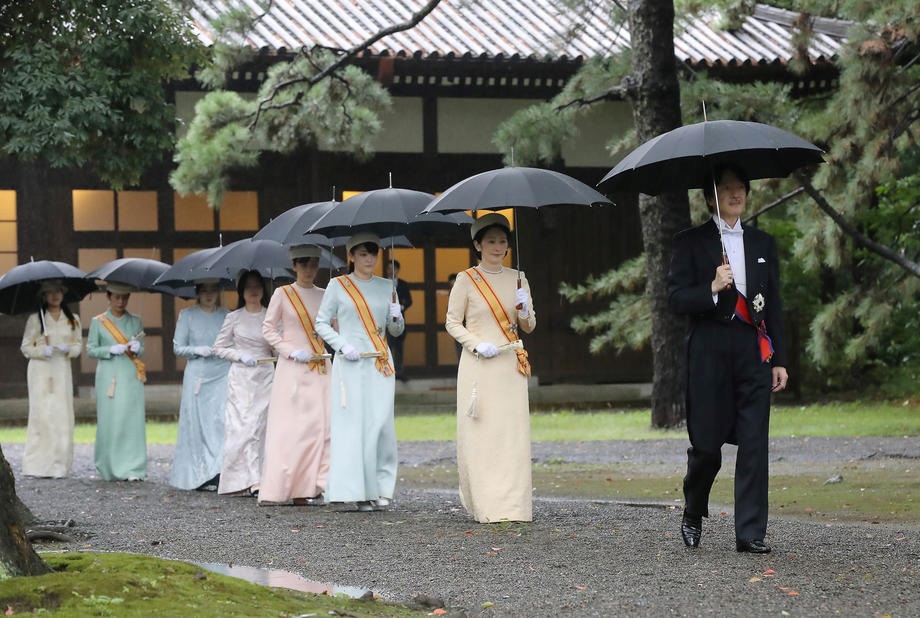 Появились кадры интронизации императора Японии. Фото