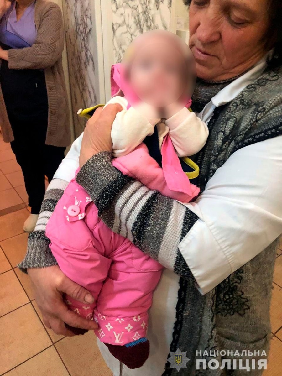 В Херсонской области женщина бросила шестимесячного ребенка на улице