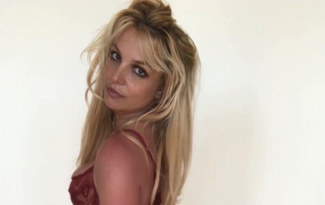 Обновленное фото - Бритни Спирс разместила снимок, на котором видно, как подросли ее сыновья Редкий кадр: Бритни Спирс показала подросших сыновей