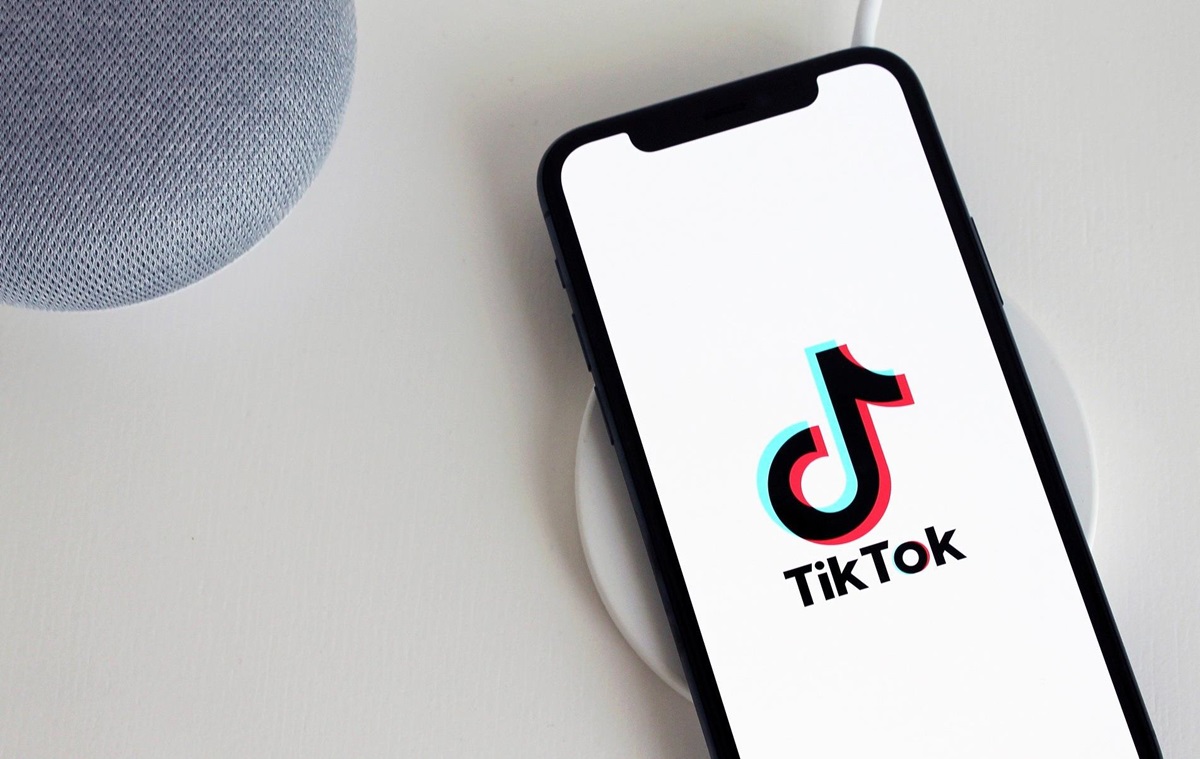 В TikTok начали рисовать картины по описанию на украинском языке -  Korrespondent.net