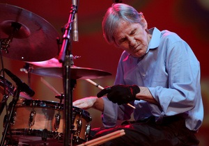 Umer Amerikanskij Kantri Muzykant Obladatel Gremmi Levon Helm Korrespondent Net