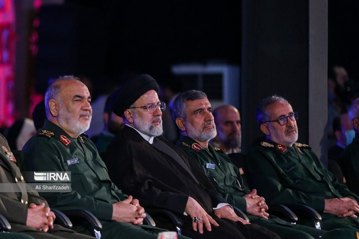Иран представил "гиперзвуковую" баллистическую ракету