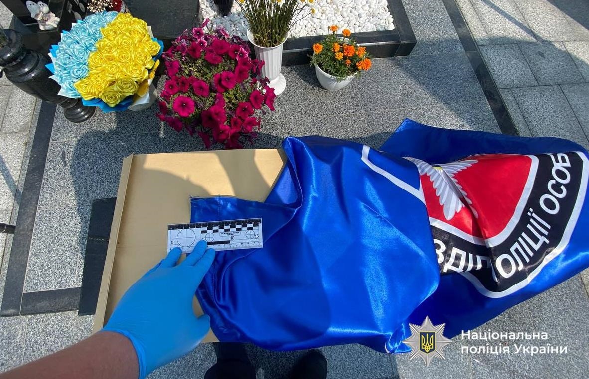 У Черкасах чоловік вчинив наругу над могилами загиблих спецпризначенців -  Korrespondent.net