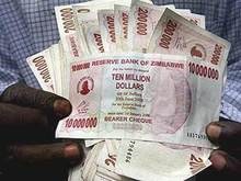В Зимбабве кончилась бумага для печатания денег