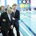 Ахметов едва не сбросил в бассейн мэра Донецка