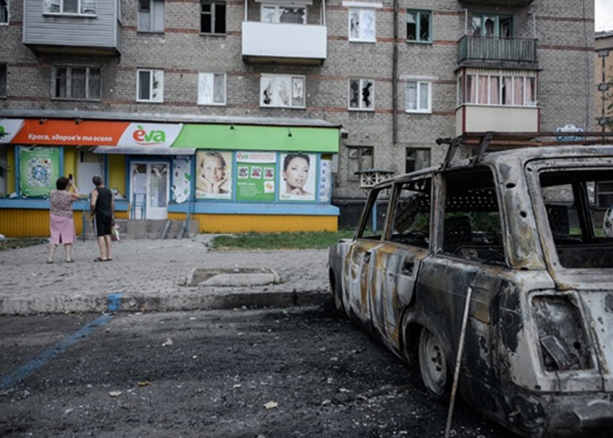 Под обстрел на Луганщине попали три жилых дома, погиб мирный житель -  Москаль - Korrespondent.net