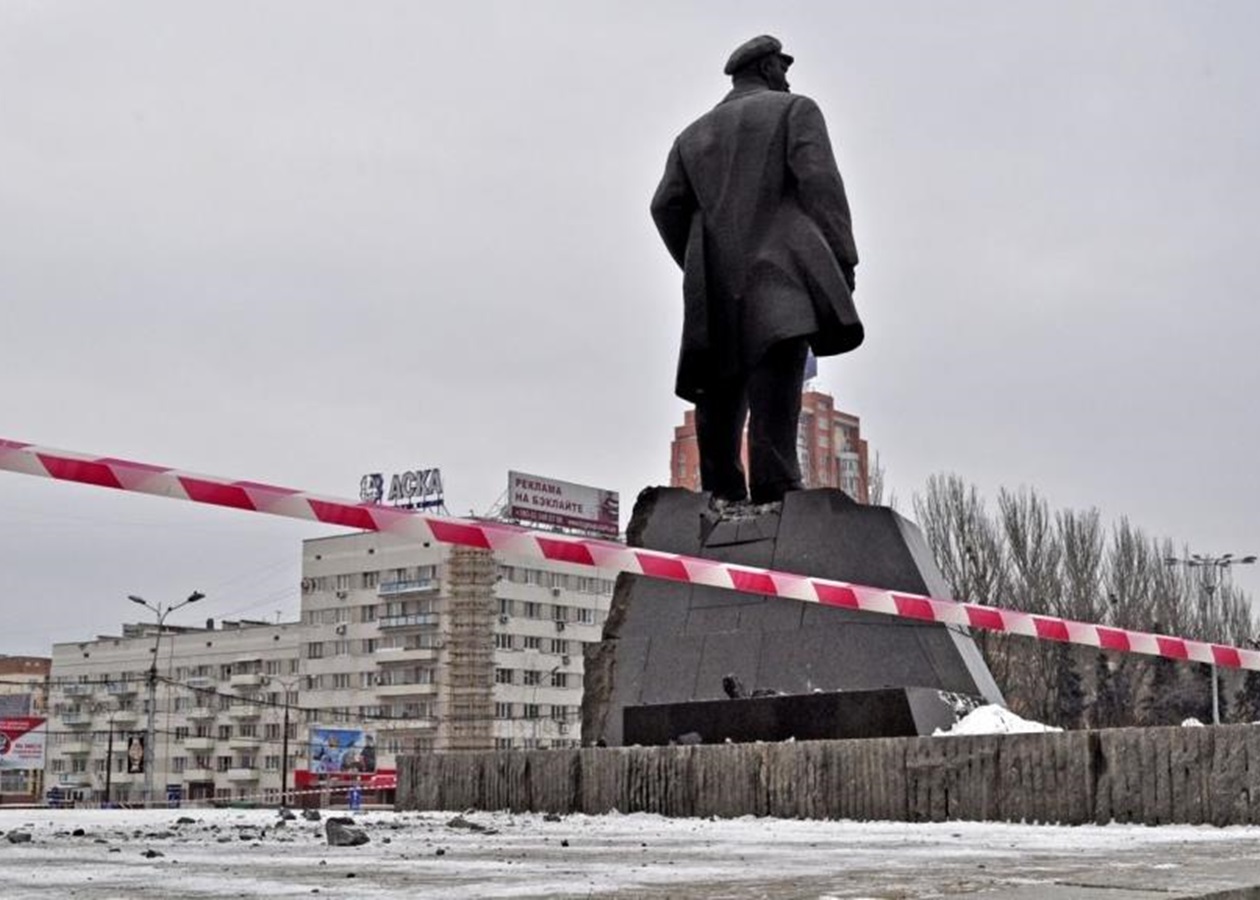 В Донецке взорвали памятник Ленину: фото - Korrespondent.net