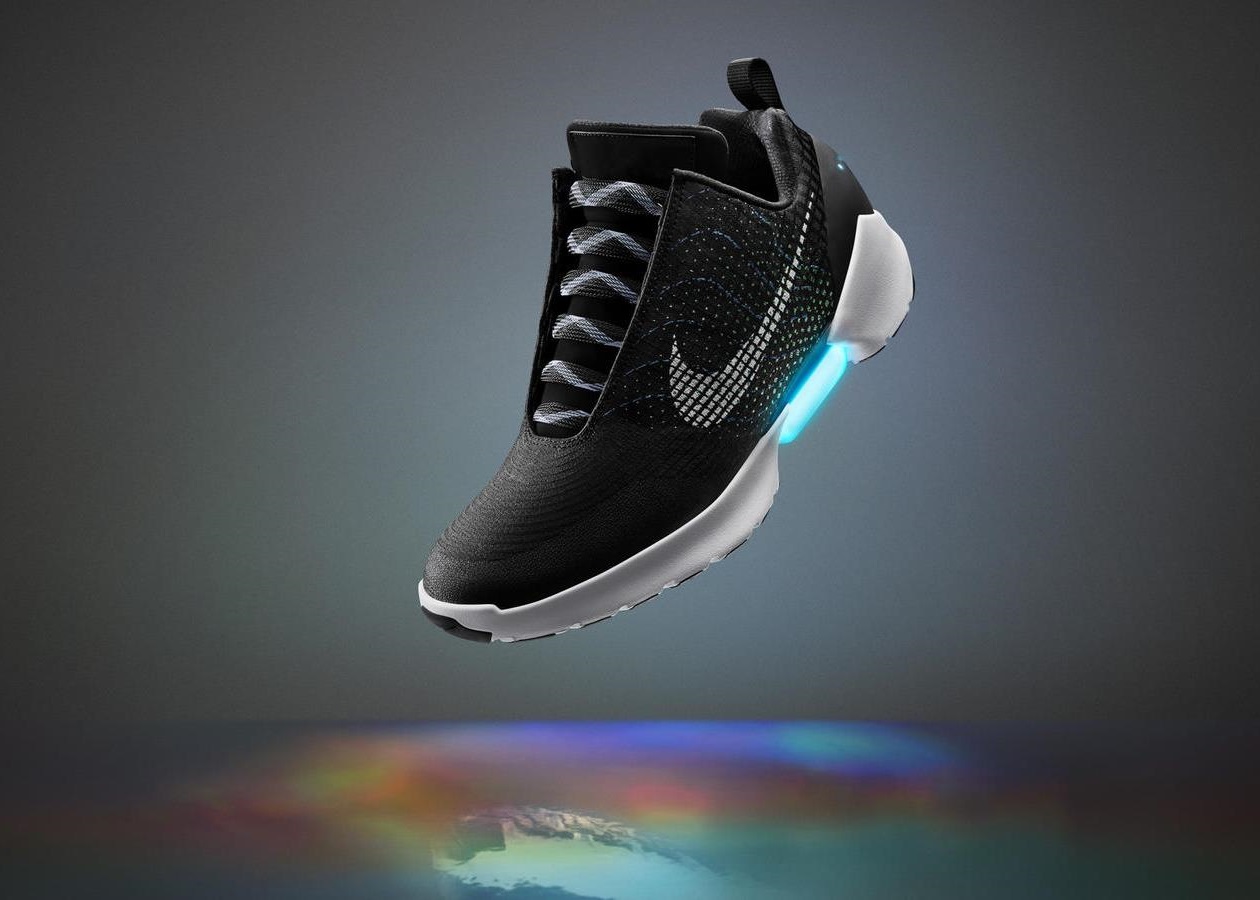 Nike показал самозашнуровывающиеся кроссовки - Korrespondent.net