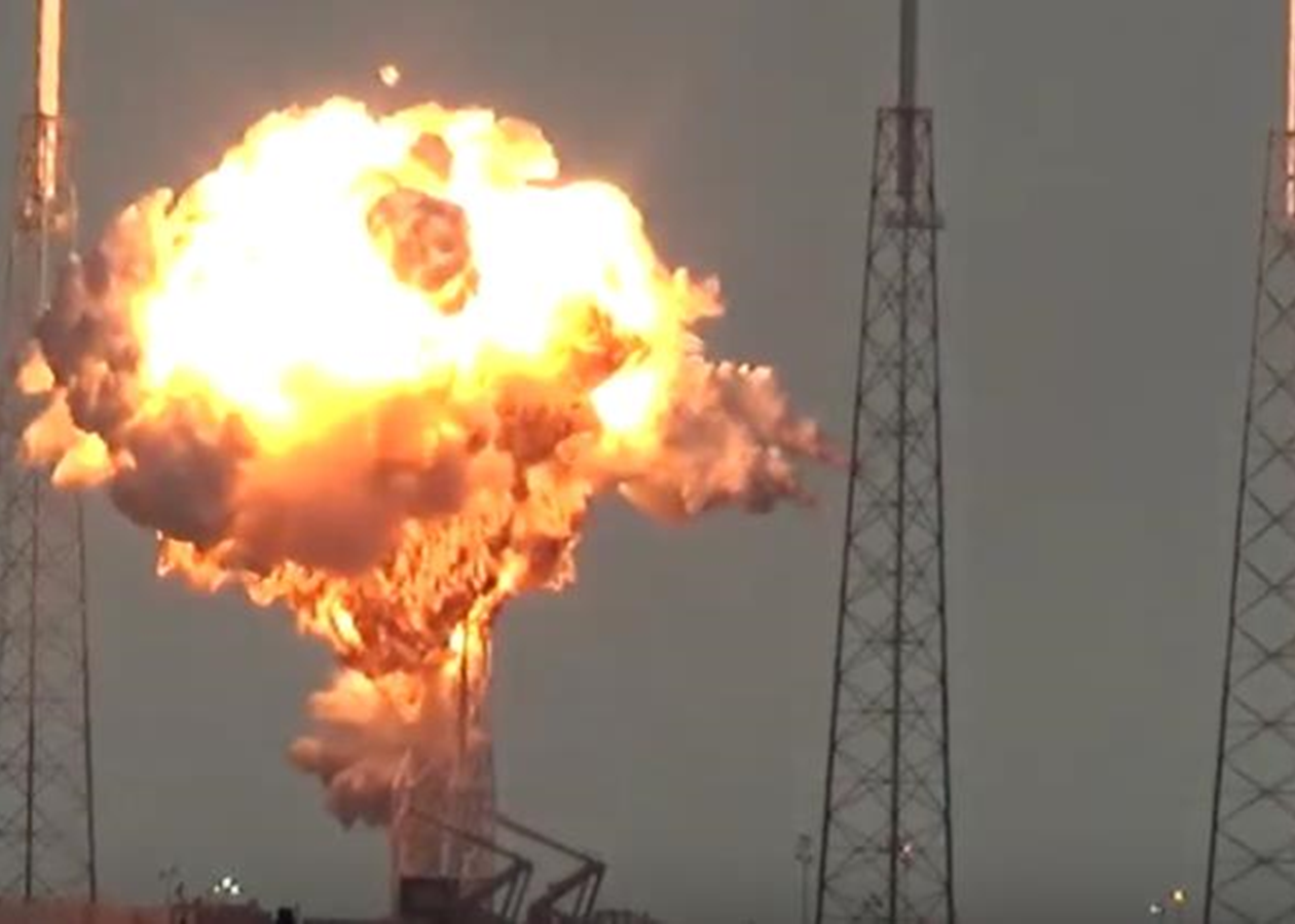 Опубліковано відео вибуху ракети Falcon 9 - Korrespondent.net