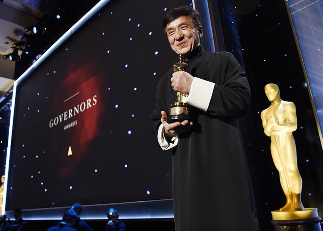Джеки Чан получил Оскар. Джеки Чан вручение Оскара фото.