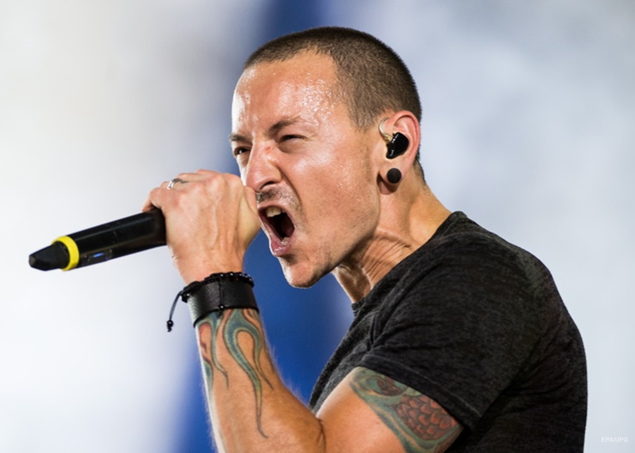 Суицид лидера Linkin Park сравнили с самоубийством Конелла 