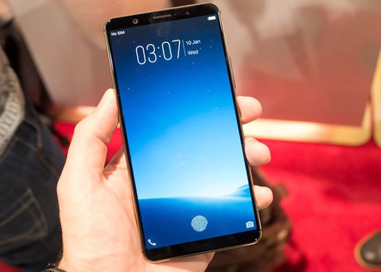 Показан первый смартфон со встроенным в экран сканером отпечатков ...