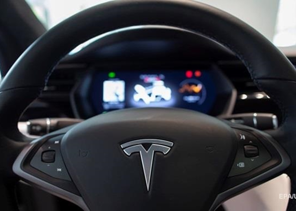 Tesla отозвала более 14 тысяч авто из-за подушки безопасности -  Korrespondent.net