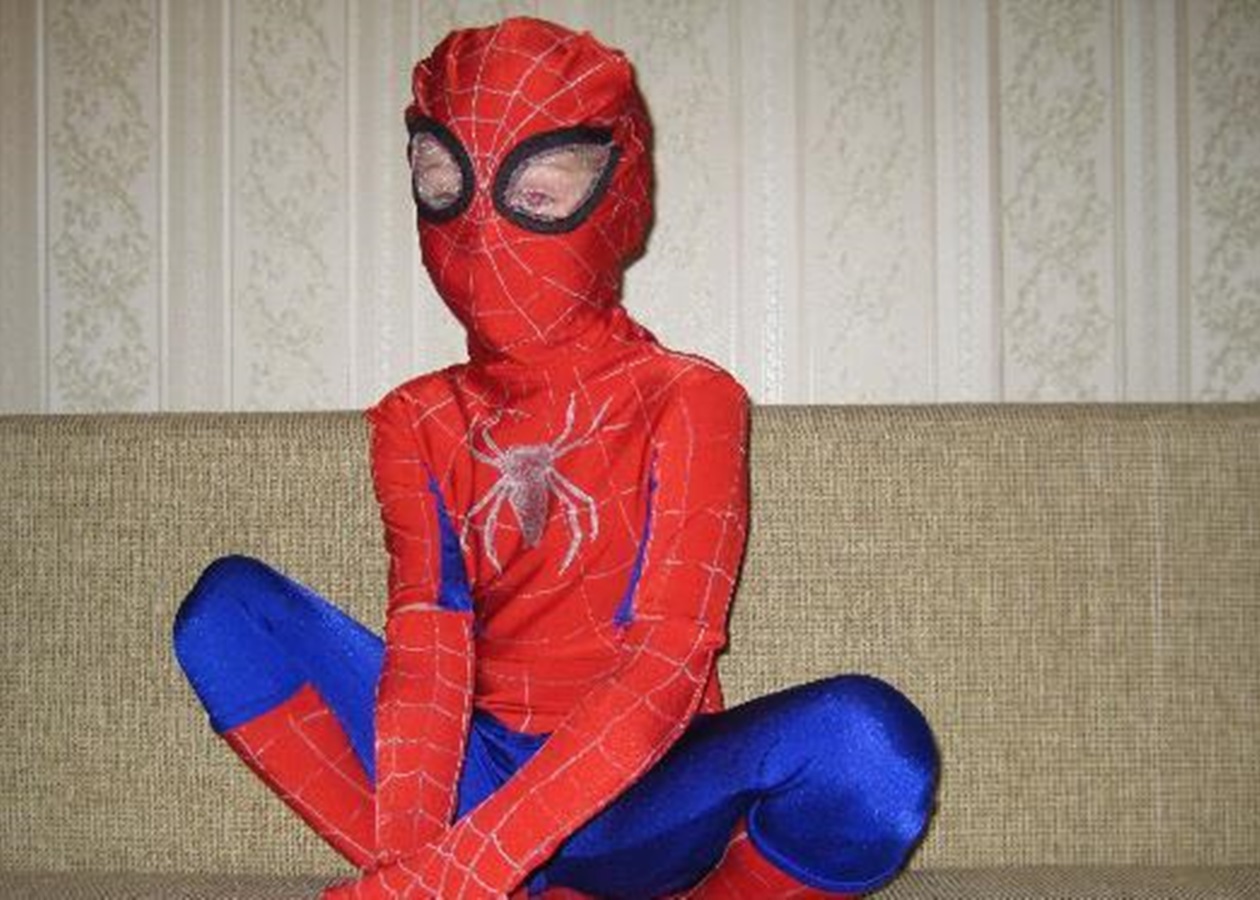 Sophie rain в костюме человека паука. Костюм человека паука для детей. Костюм человека паука настоящий. Мальчик одел костюм человека паука. Маленький мальчик в костюме человека паука.