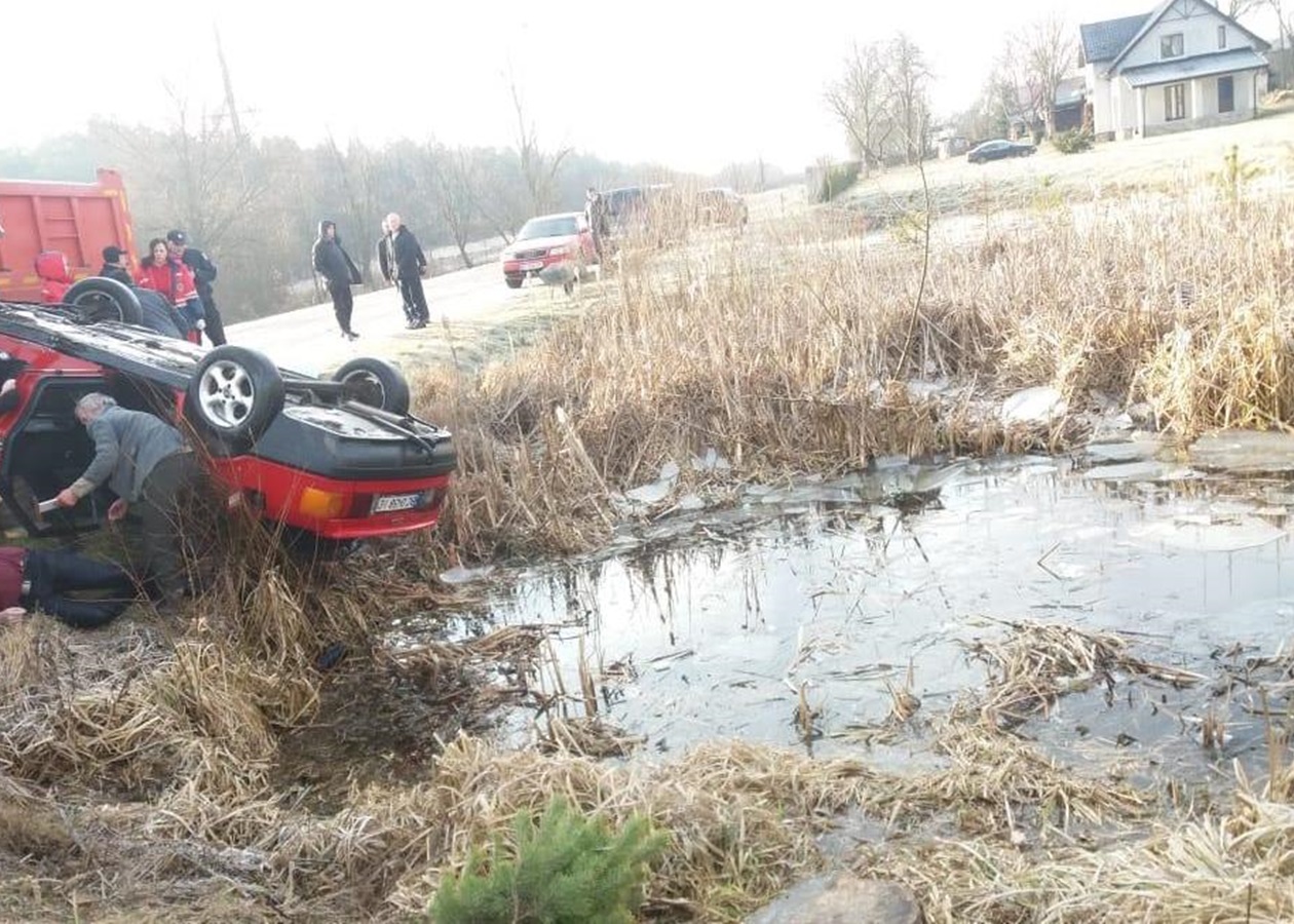 Из водоема на Львовщине вытащили авто с четырьмя трупами - Korrespondent.net