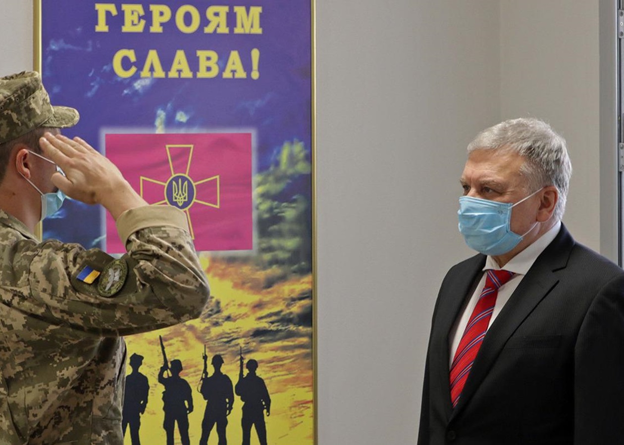 Украина перевела воинские звания на стандарты НАТО - Korrespondent.net