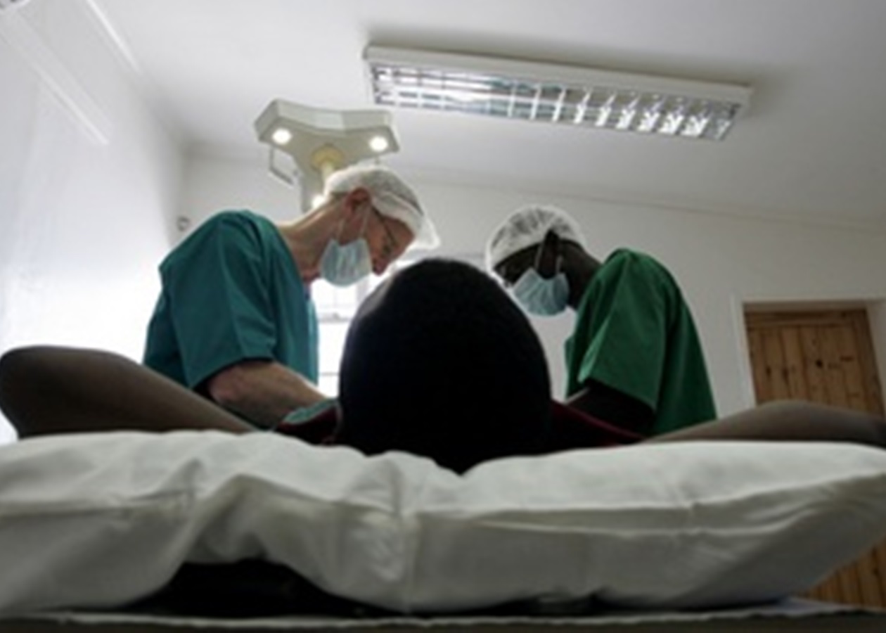 Евреи и мусульмане выступили против запрета на обрезание ...